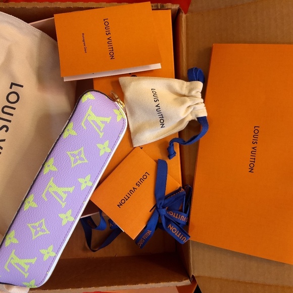 Louis Vuitton MONOGRAM GIANT ELIZABETH Pouch - Picture 1 of 8